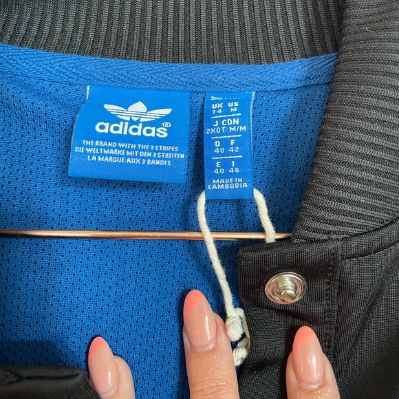 SOLD - ADIDAS bomber jacket. - Picture 4 of 5